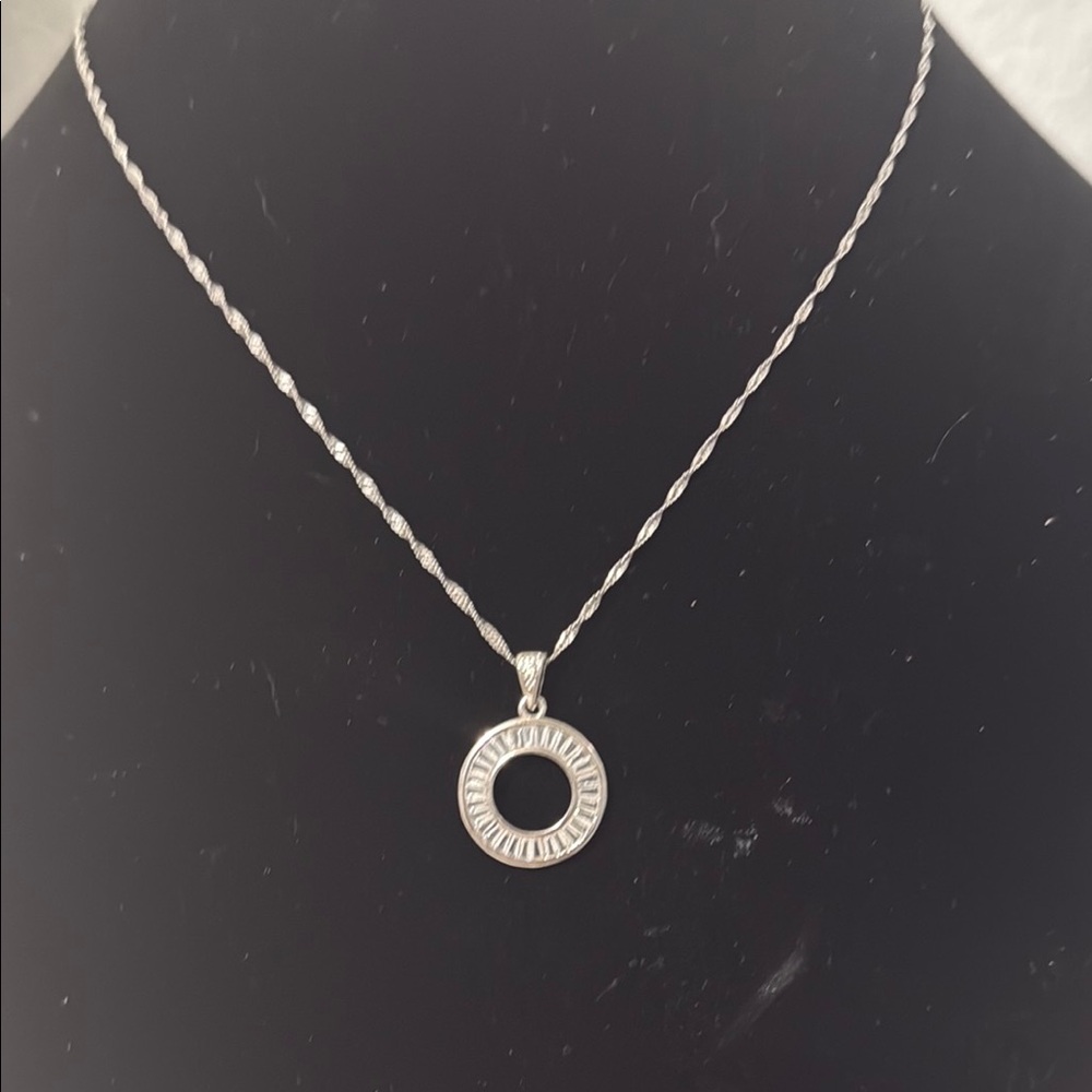 Elegant Silver Pendant Necklace